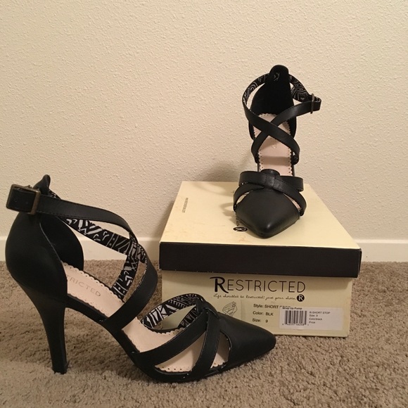 Restricted Shoes - Restricted wrap up black pumps Restricted Shoes - Restricted wrap up black pumps